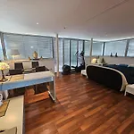 Apartma Riverside Loft - Castle View & Free Parking & Terrace