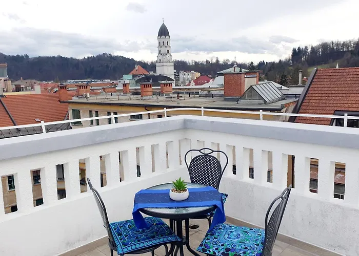 Riverside Loft - Castle View & Free Parking & Terrace *