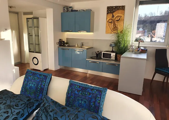 Riverside Loft - Castle View & Free Parking & Terrace Apartment *