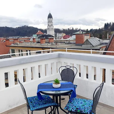 Riverside Loft - Castle View & Free Parking & Terrace *